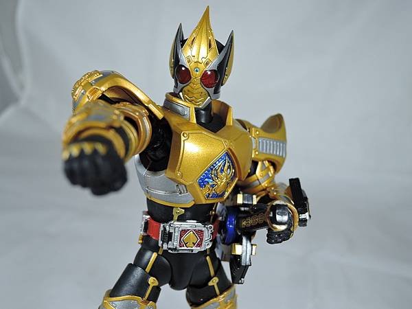 SHF 仮面ライダーブレイド キングフォーム (21).JPG