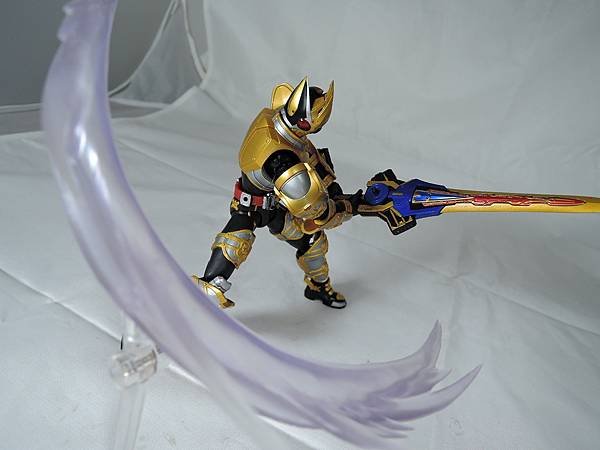 SHF 仮面ライダーブレイド キングフォーム (17).JPG