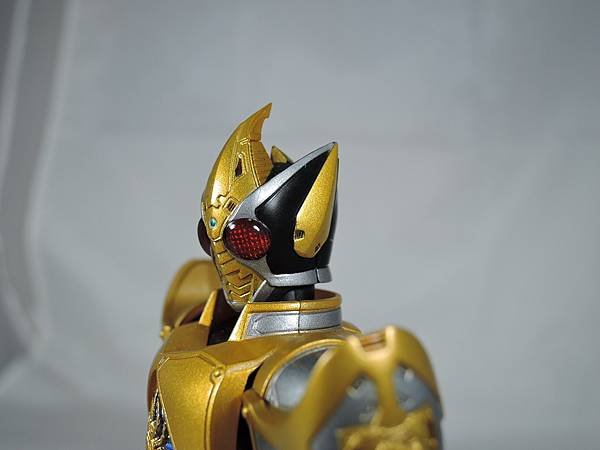 SHF 仮面ライダーブレイド キングフォーム (36).JPG