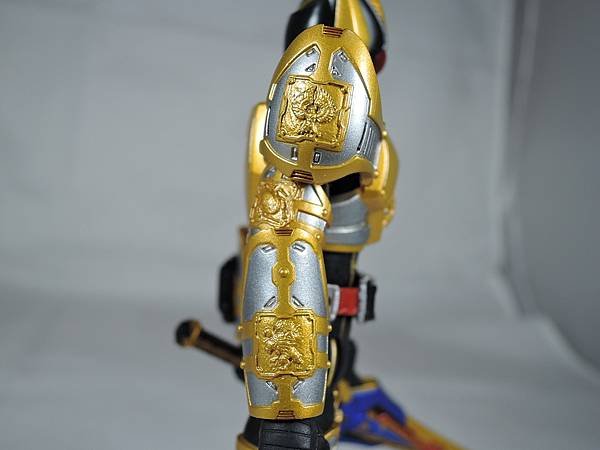 SHF 仮面ライダーブレイド キングフォーム (38).JPG