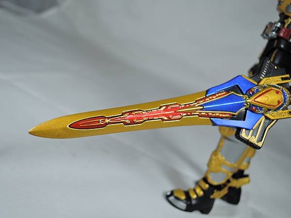 SHF 仮面ライダーブレイド キングフォーム (41).JPG