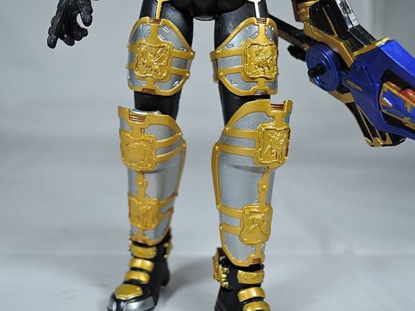 SHF 仮面ライダーブレイド キングフォーム (39).JPG