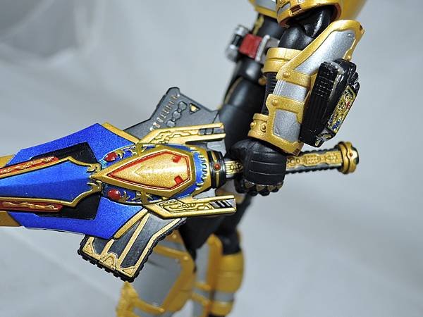 SHF 仮面ライダーブレイド キングフォーム (42).JPG