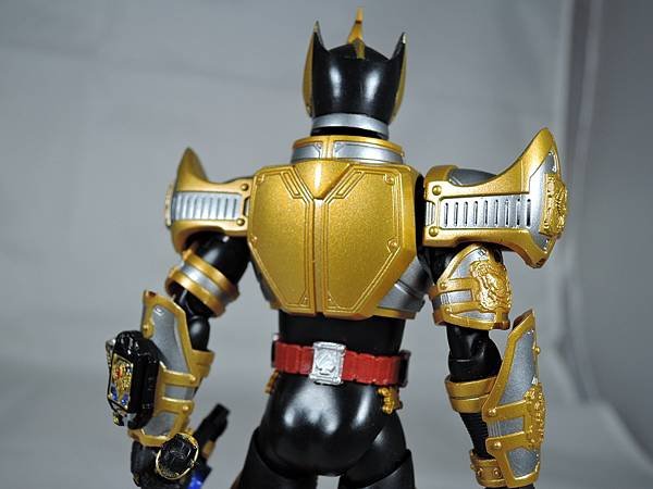 SHF 仮面ライダーブレイド キングフォーム (44).JPG