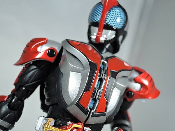 SHF 仮面ライダーハイパーカブト (7).JPG