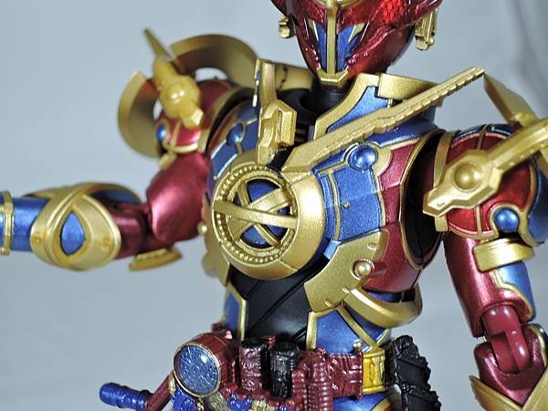 SHF 仮面ライダーエボル%26;BCR 仮面ライダービルド ジーニアス (30).JPG