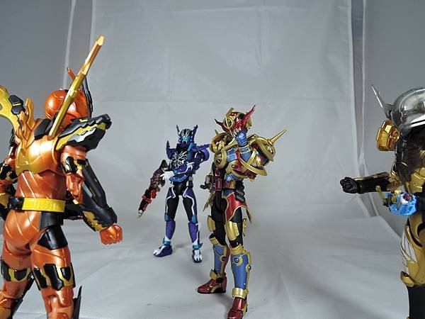 SHF 仮面ライダーエボル%26;BCR 仮面ライダービルド ジーニアス (41).JPG