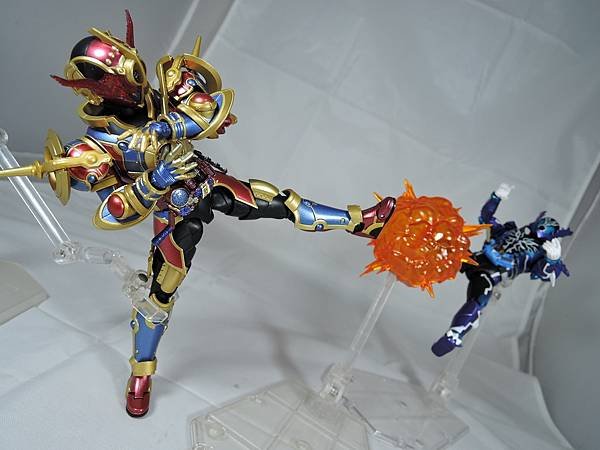 SHF 仮面ライダーエボル%26;BCR 仮面ライダービルド ジーニアス (44).JPG