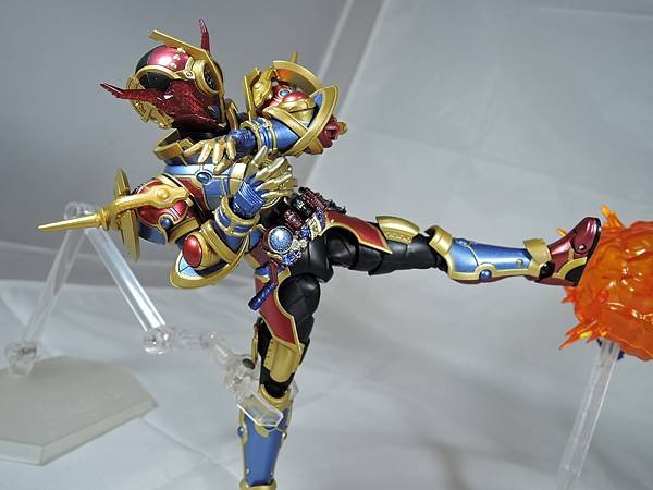 SHF 仮面ライダーエボル%26;BCR 仮面ライダービルド ジーニアス (45).JPG