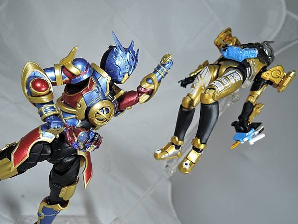 SHF 仮面ライダーエボル%26;BCR 仮面ライダービルド ジーニアス (55).JPG