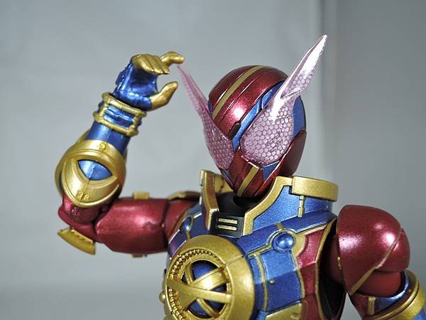 SHF 仮面ライダーエボル%26;BCR 仮面ライダービルド ジーニアス (61).JPG