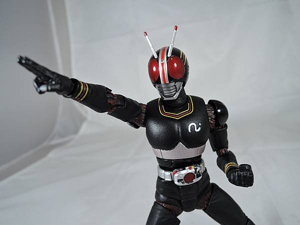 SHF 仮面ライダーブラック (11).JPG