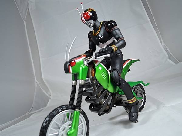 SHF 仮面ライダーブラック (84).JPG