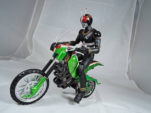 SHF 仮面ライダーブラック (83).JPG