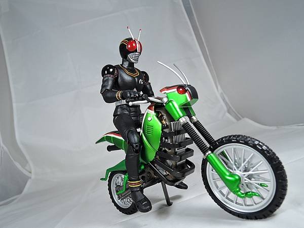 SHF 仮面ライダーブラック (85).JPG