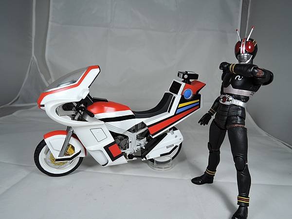 SHF 仮面ライダーブラック (93).JPG