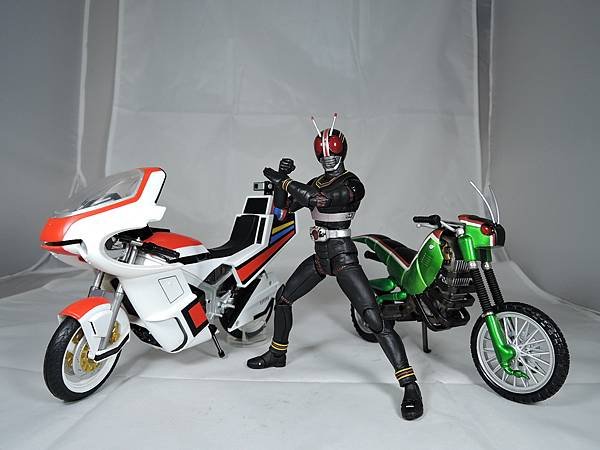 SHF 仮面ライダーブラック (111).JPG