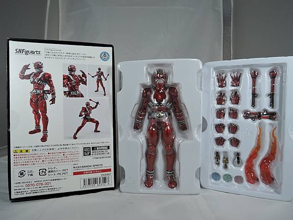 SHF 仮面ライダー響鬼紅＆装甲響鬼 (2).JPG