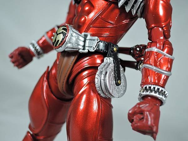 SHF 仮面ライダー響鬼紅＆装甲響鬼 (11).JPG