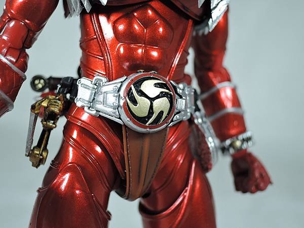 SHF 仮面ライダー響鬼紅＆装甲響鬼 (10).JPG