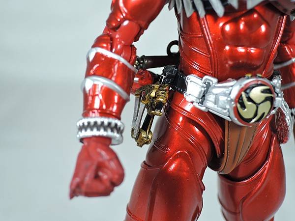 SHF 仮面ライダー響鬼紅＆装甲響鬼 (16).JPG