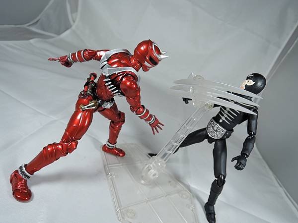 SHF 仮面ライダー響鬼紅＆装甲響鬼 (17).JPG