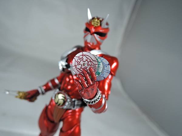 SHF 仮面ライダー響鬼紅＆装甲響鬼 (23).JPG