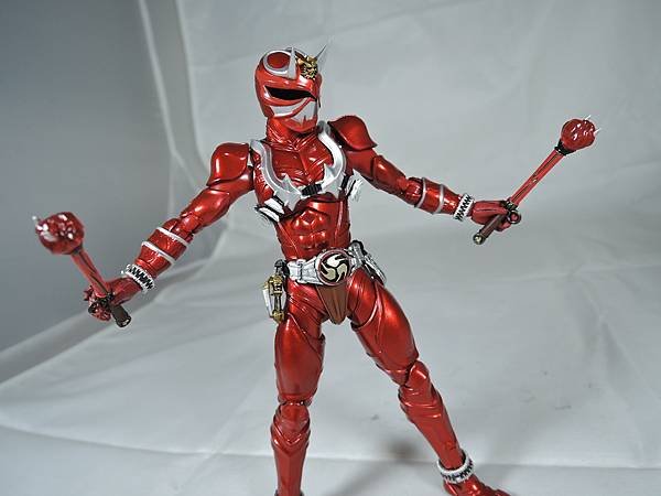 SHF 仮面ライダー響鬼紅＆装甲響鬼 (35).JPG