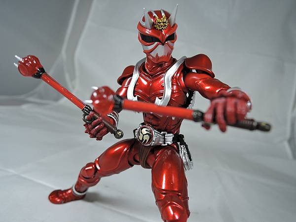 SHF 仮面ライダー響鬼紅＆装甲響鬼 (41).JPG