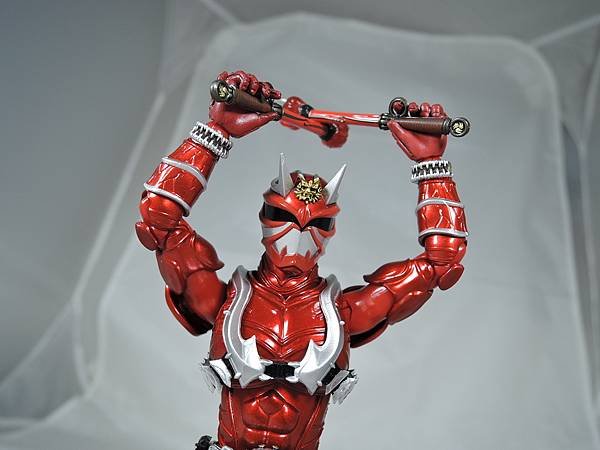 SHF 仮面ライダー響鬼紅＆装甲響鬼 (43).JPG