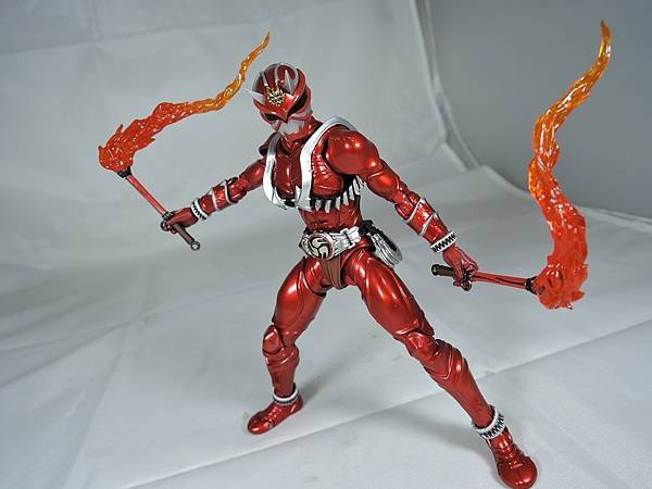 SHF 仮面ライダー響鬼紅＆装甲響鬼 (47).JPG