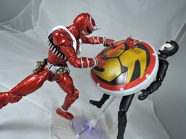 SHF 仮面ライダー響鬼紅＆装甲響鬼 (58).JPG