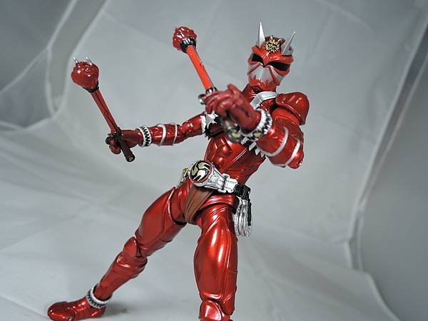 SHF 仮面ライダー響鬼紅＆装甲響鬼 (55).JPG