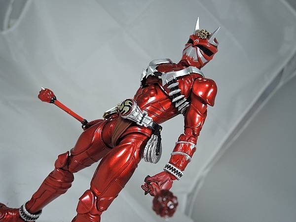 SHF 仮面ライダー響鬼紅＆装甲響鬼 (65).JPG