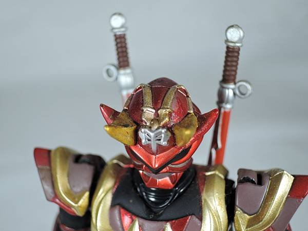 SHF 仮面ライダー響鬼紅＆装甲響鬼 (68).JPG