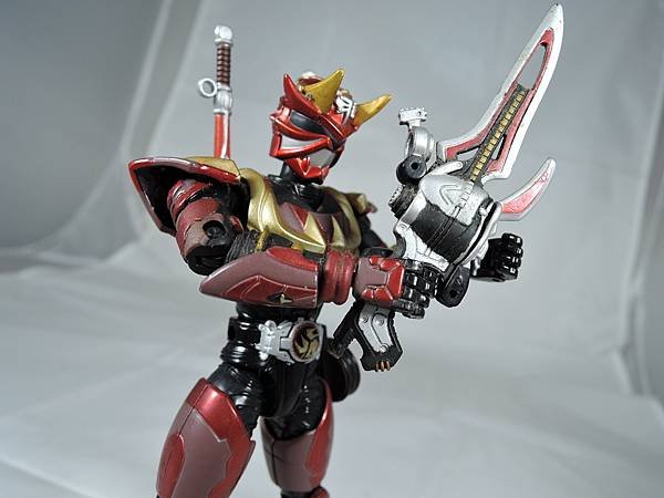 SHF 仮面ライダー響鬼紅＆装甲響鬼 (84).JPG