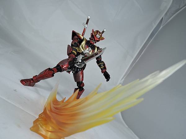 SHF 仮面ライダー響鬼紅＆装甲響鬼 (89).JPG