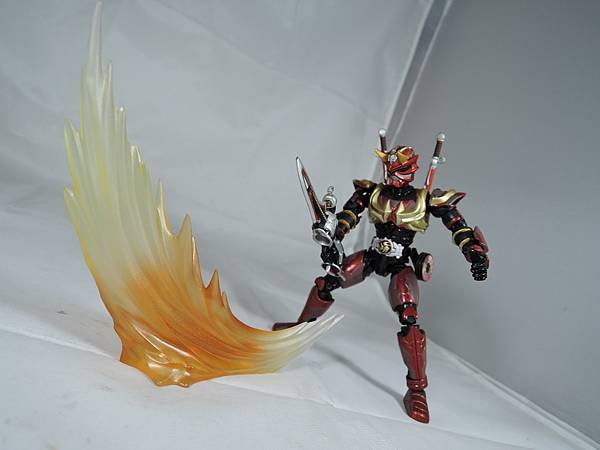 SHF 仮面ライダー響鬼紅＆装甲響鬼 (91).JPG