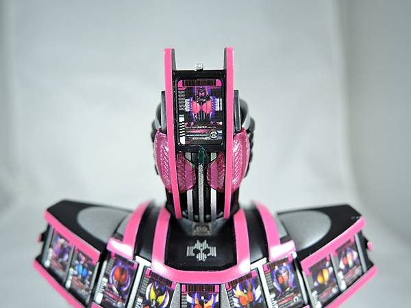 SHF 仮面ライダーディケイド コンプリートフォーム (13).JPG