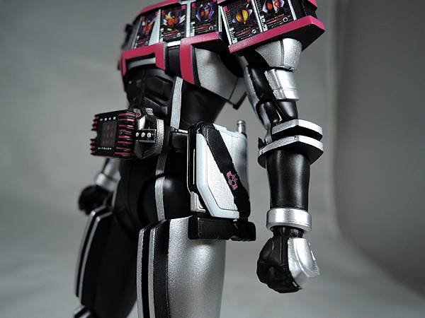 SHF 仮面ライダーディケイド コンプリートフォーム (17).JPG