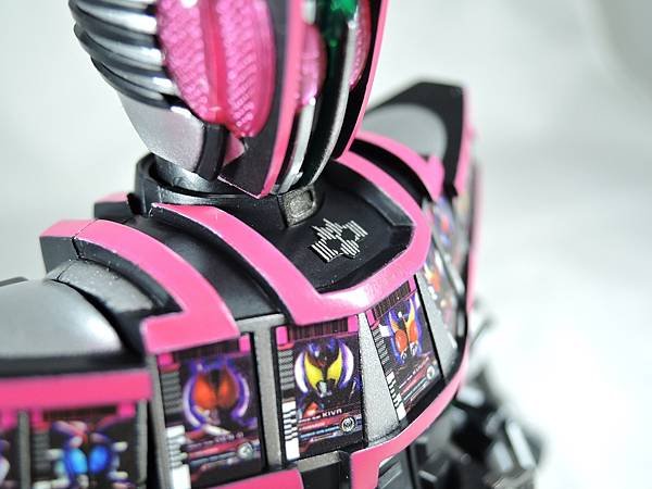 SHF 仮面ライダーディケイド コンプリートフォーム (20).JPG