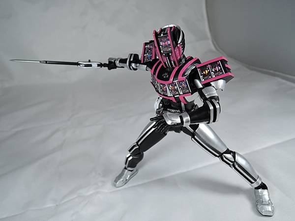 SHF 仮面ライダーディケイド コンプリートフォーム (34).JPG