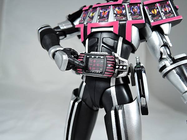 SHF 仮面ライダーディケイド コンプリートフォーム (45).JPG