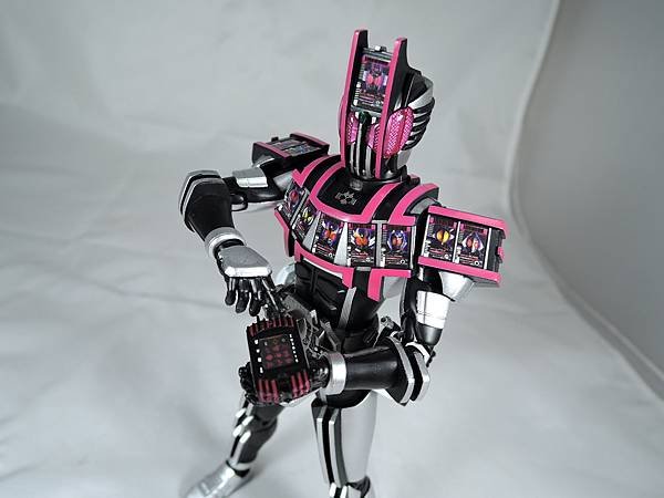 SHF 仮面ライダーディケイド コンプリートフォーム (52).JPG