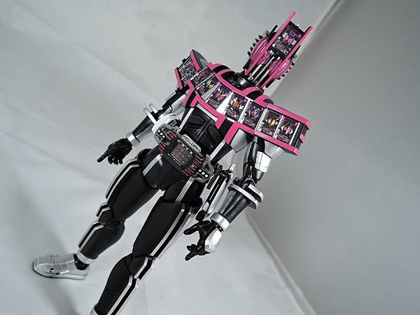 SHF 仮面ライダーディケイド コンプリートフォーム (64).JPG