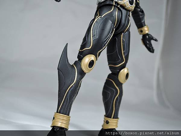 SHF 仮面ライダークウガ アルティメットフォーム (11).JPG