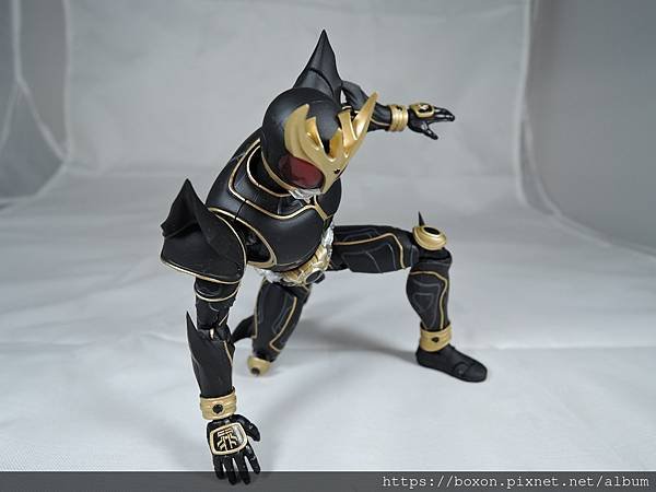 SHF 仮面ライダークウガ アルティメットフォーム (15).JPG