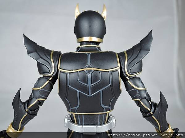 SHF 仮面ライダークウガ アルティメットフォーム (13).JPG