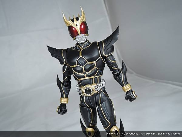 SHF 仮面ライダークウガ アルティメットフォーム (20).JPG