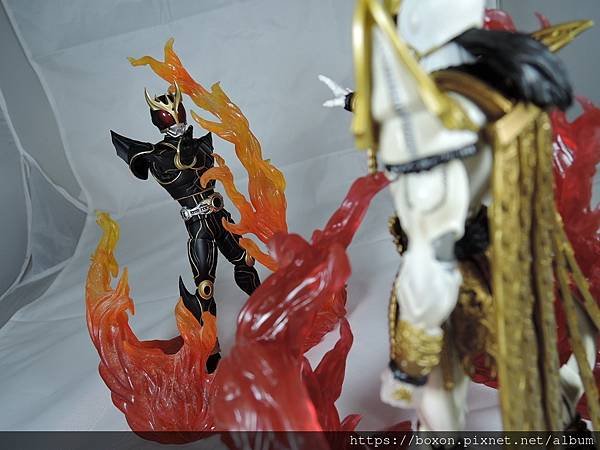 SHF 仮面ライダークウガ アルティメットフォーム (27).JPG